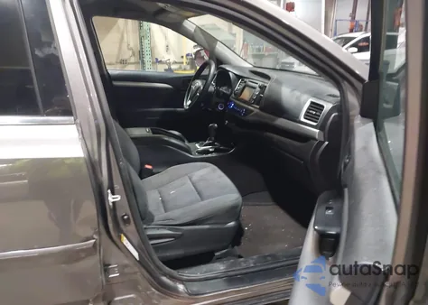 2016 Toyota Highlander Le z USA, uszkodzony, nr VIN 5TDZARFH2GS019128